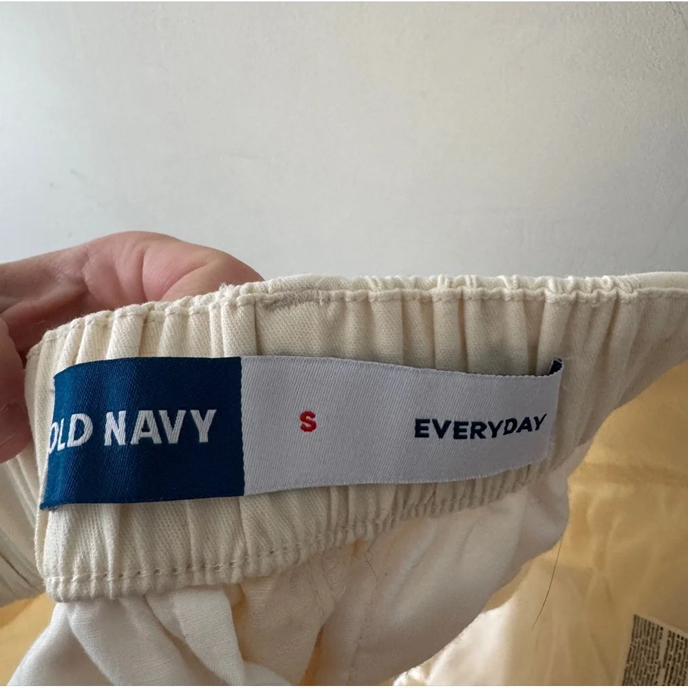 Old Navy Cream‎ Everyday Shorts Cotton Stretchy Waist